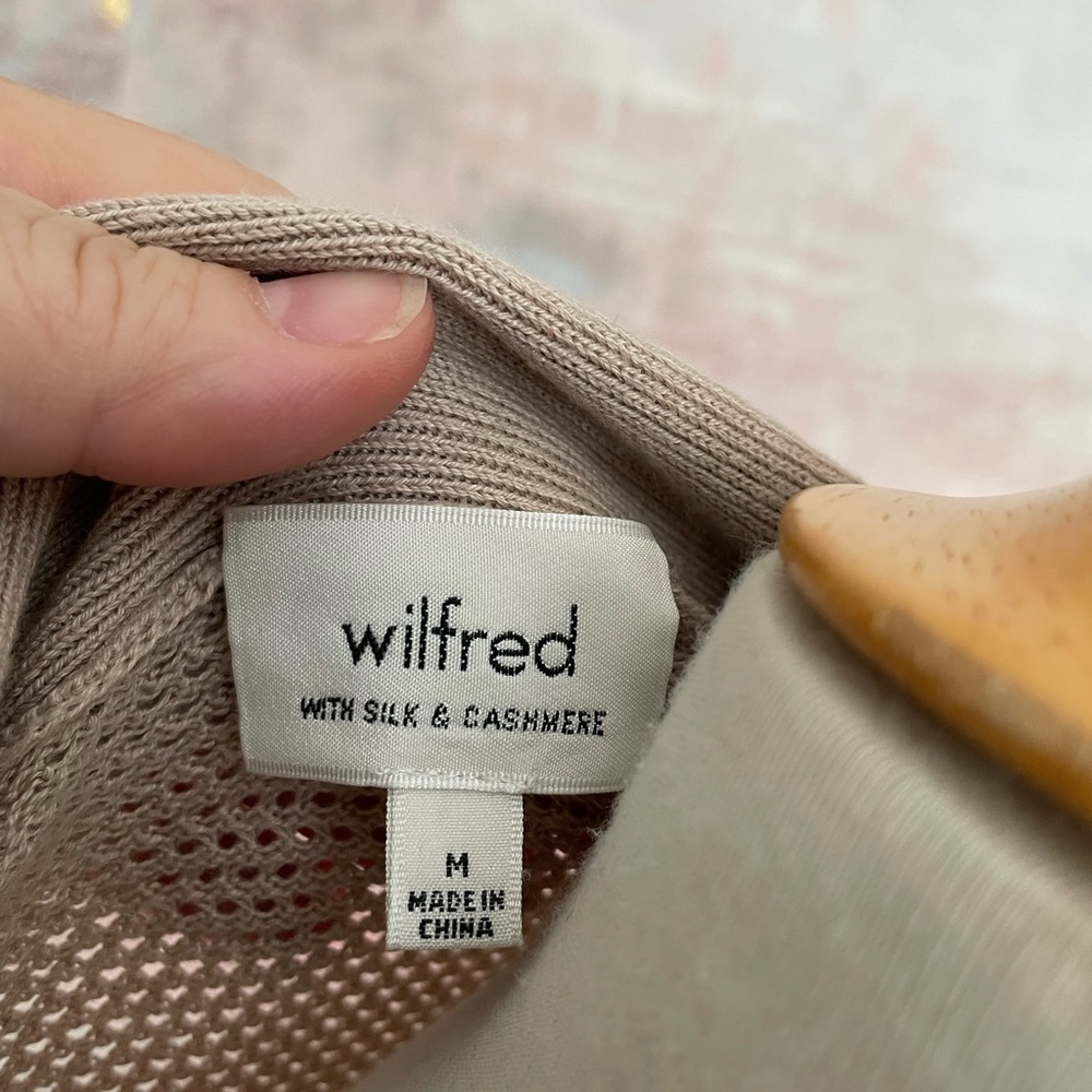 Wilfred beige silk and cashmere light weight cardigan with pockets size M - Picture 3 of 7